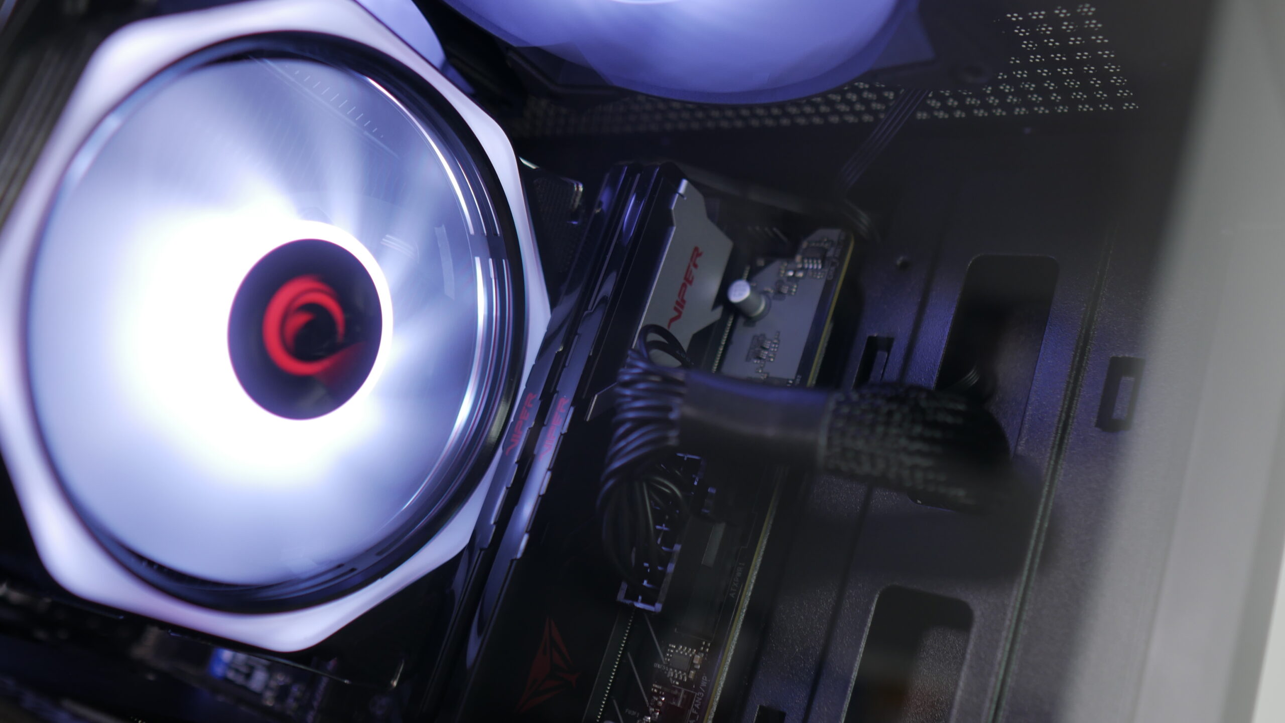 komputer gamingowy ryzen 5 7500f / 32gb ddr5 / 1tb / rtx5060ti 16gb komputer gamingowy ryzen 5 7500f / 32gb ddr5 / 1tb / rtx5060ti 16gb